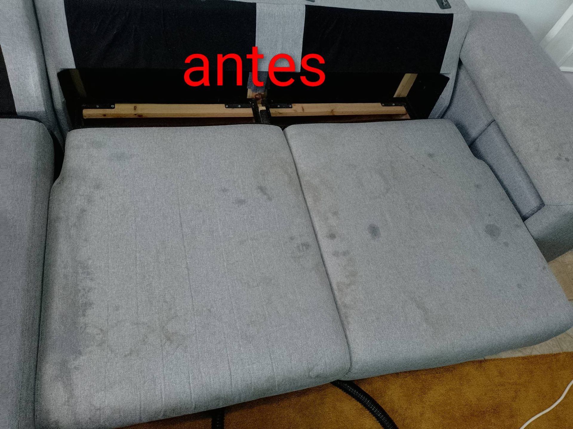 Sofá antes da limpeza profissional