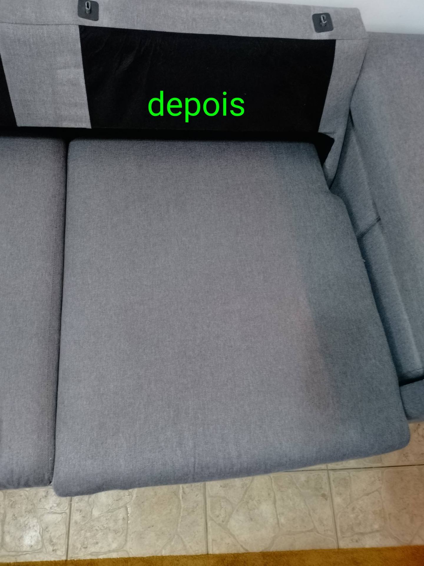 Sofá depois da limpeza profissional